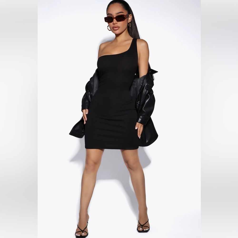 ⭐️2/10⭐️ FASHIONNOVA One Shoulder Mini Dress